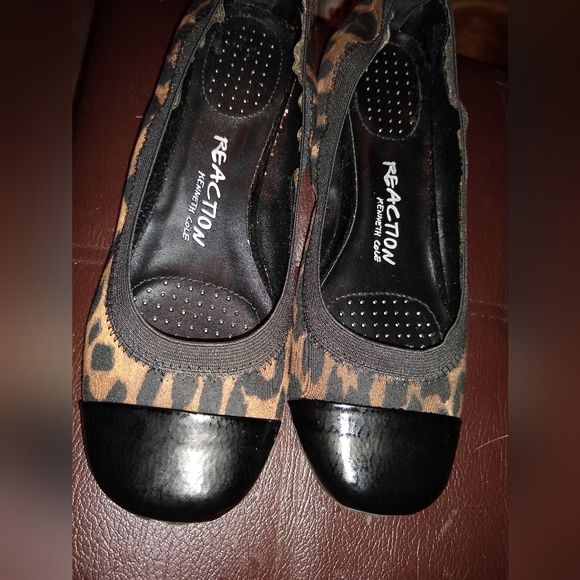 Kenneth Cole Blink Wink Flats - Picture 9 of 9